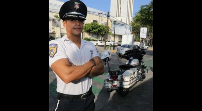 ¡Todo un encanto! Conoce al policía más sexy de las redes sociales – FOTOS