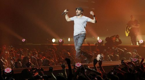 ¿Enrique Iglesias podría ser azotado por concierto en Sri Lanka?