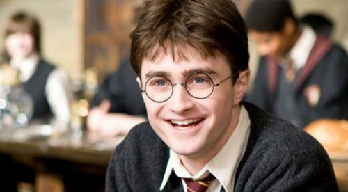 Daniel Radcliffe compartió tierna foto de su niñez con elenco de ‘Harry Potter’