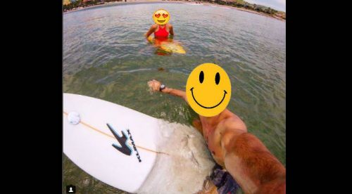 ¡Templadazo! Este exguerrero grita su amor por una hermosa surfista (FOTOS)