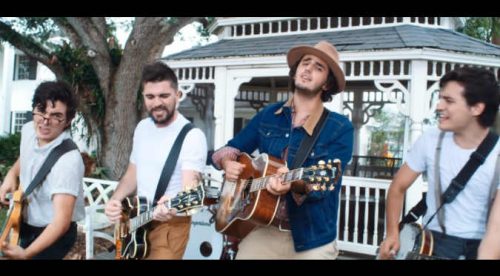 Morat estrena ‘Besos en Guerra’ junto a Juanes (VIDEO)