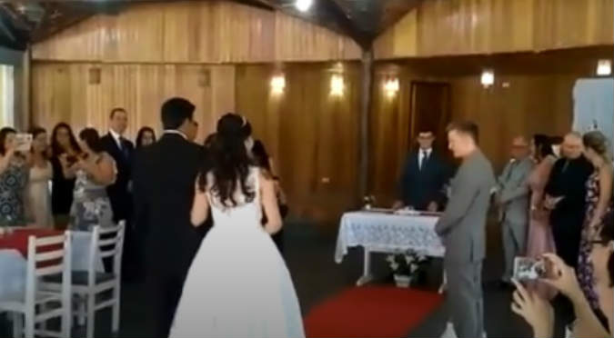 Boda es arruinada por ‘Broma de gemidos’ (VIDEO)