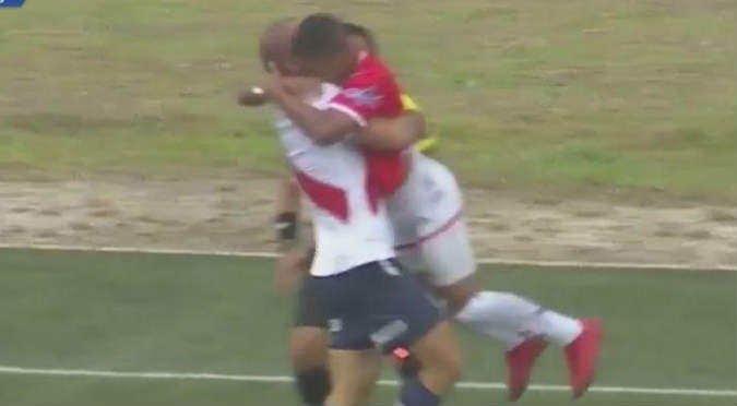 ‘Beso’ entre dos futbolistas peruanos es tendencia en redes sociales (VIDEO)