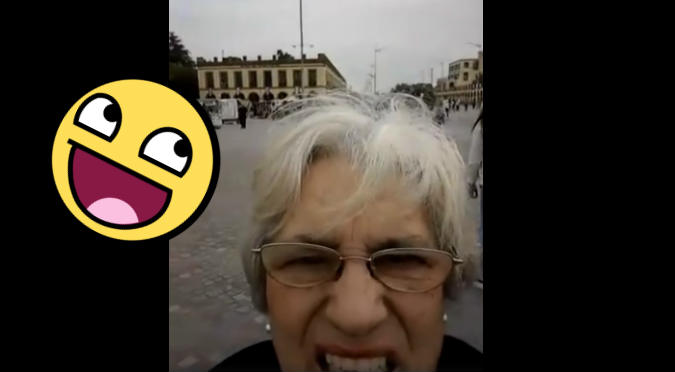 Abuelas no saben tomar una foto y video se vuelve viral (VIDEO)