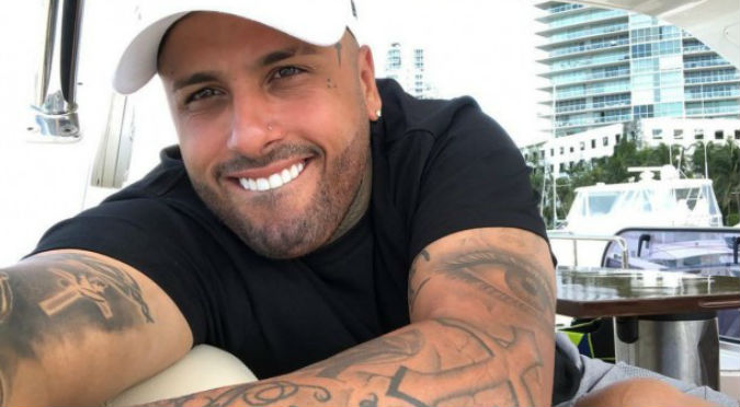 Nicky Jam posa junto a su novia y enloquece a seguidores (FOTOS)