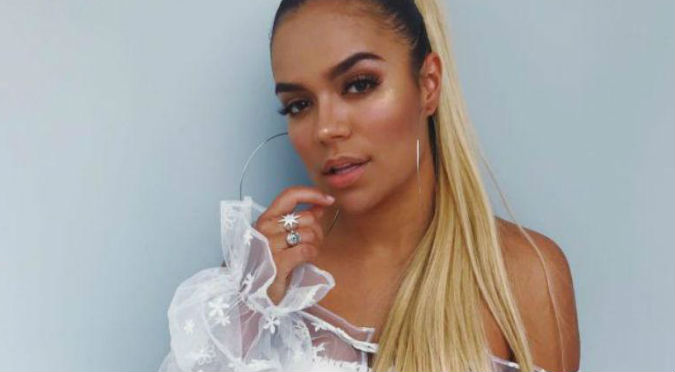 Karol G muestra sus ‘bubbies’ y detalle llama la atención (FOTOS)