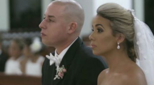 Cosculluela hace que su esposa le saque los mocos