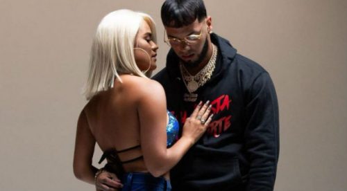 Foto íntima de Karol G y Anuel en la cama deja mucho que desear