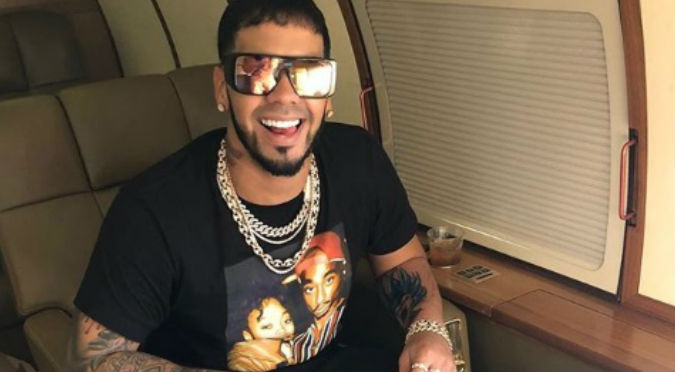 Anuel muestra su labor de padre y enternece las redes sociales