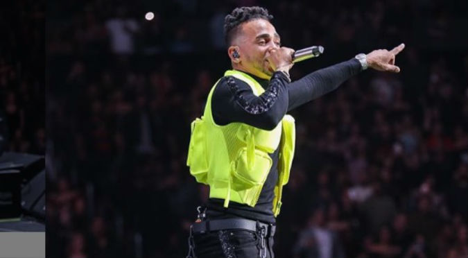 Ozuna bajó del escenario para cantar junto a una niña (VIDEO)