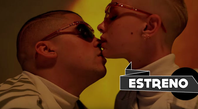 Bad Bunny da apasionado beso en nuevo videoclip