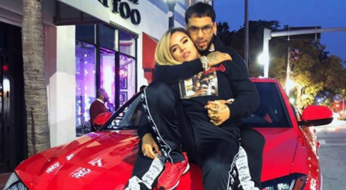 Tierna mirada de Karol G a Anuel se vuelve viral (VIDEO)