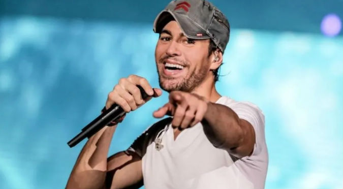 Enrique Iglesias hace reír a sus bebés con esta divertida escena (VIDEO)