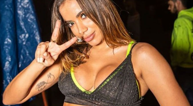 Anitta sube la temperatura con twerking en atrevido traje transparente (VIDEO)