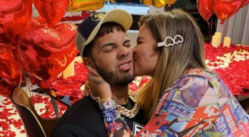 Anuel presume costoso regalo que le dio a Karol G y enoja a fans (VIDEO)