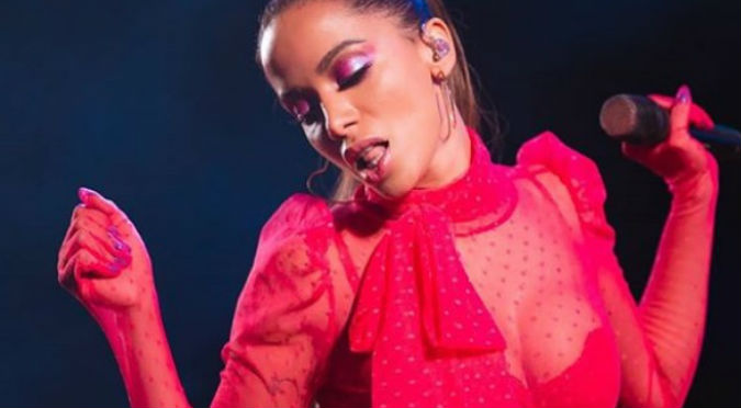 Anitta posa en sensual lencería que no dejan nada a la imaginación