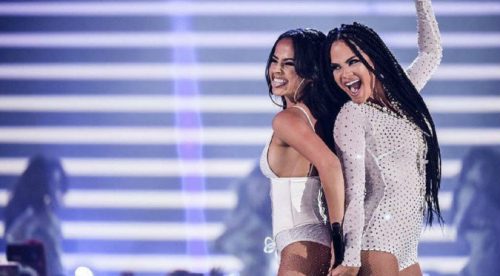 Natti Natasha y Becky se mostraron cariñosas en pleno concierto (VIDEO)