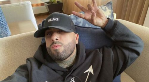 Nicky Jam ofrece concierto en silla de ruedas (VIDEO)