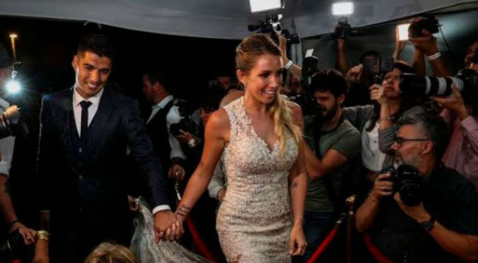 Anuel y Karol G animaron la boda de renovación de votos de Luis Suarez y Sofía Balbi (FOTOS)