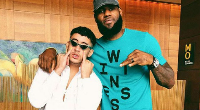 Bad Bunny se hace viral tras aparecer en tarima con LeBron James (VIDEO)