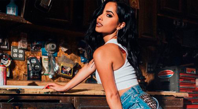 Becky G busca recaudar fondos para estudiantes sin recursos con su nuevo sencillo