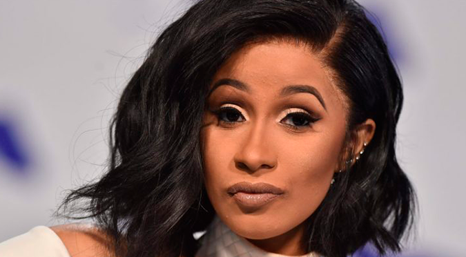 Cardi B estalla tras ser llamada “transfóbica” y “homofóbica”