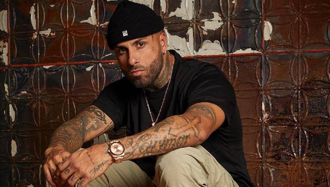 Nicky Jam sorprende con el estreno de «Ojos Rojos»  |VIDEO