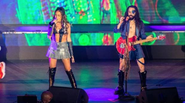 Nicole Favre presentó en vivo la canción «Ser o parecer» junto a Moderatto y Aczino |FOTO