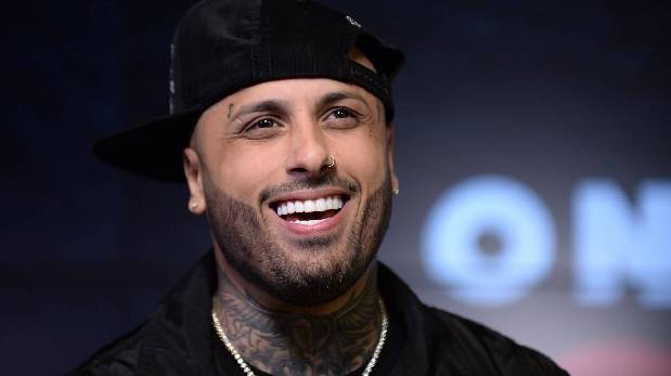 Nicky Jam revela que su padre lo encontró mientras hacía algo prohibido en el baño | VIDEO