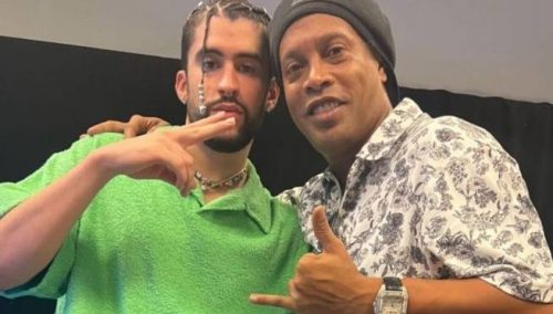 Ronaldinho asiste a concierto de Bad Bunny y le pide una foto