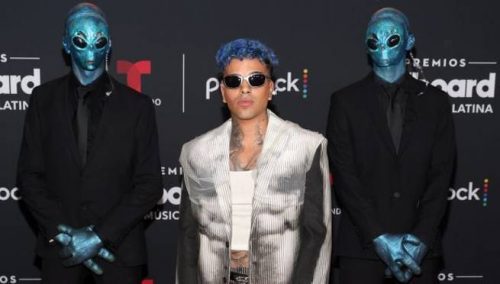 Premios Billboard 2022: Rauw Alejandro sorprende por llegar con aliens a la alfombra roja | VIDEO