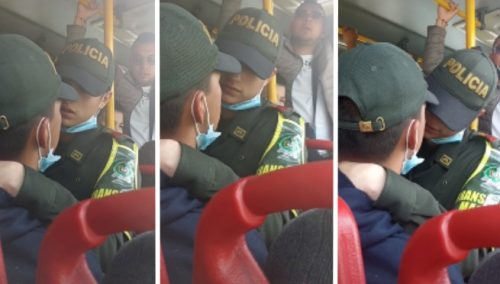 Policias son captados en extraña escena en pleno bus y son troleados en redes sociales: «Poliamor» | VIDEO