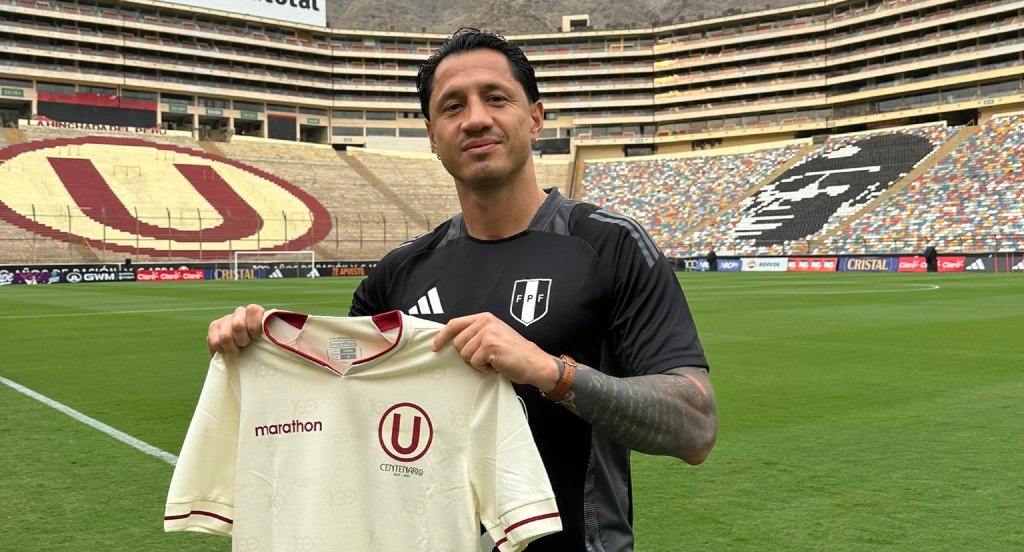 Gianluca Lapadula posó con la camiseta de Universitario: “Esta hermosa”