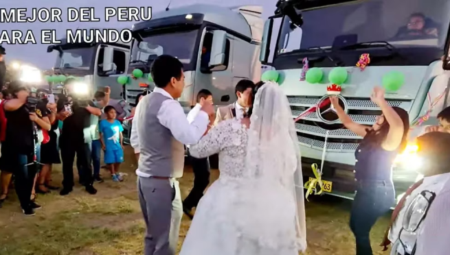 Deciden casarse en Huancayo y reciben lujosos tráileres de regalo: «Necesito un Huancaino»