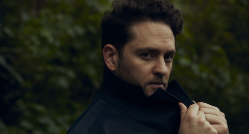 Christopher Uckermann presenta «Pase lo que pase»: el primer single de su nueva era musical