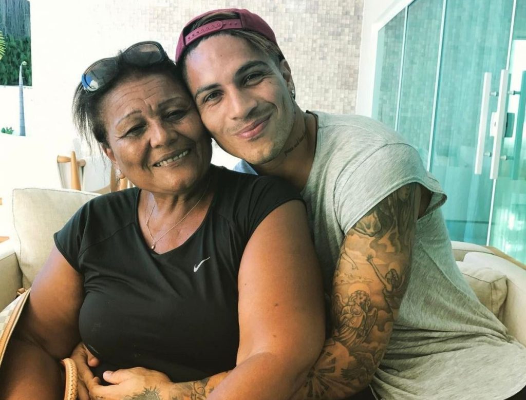 Paolo Guerrero y su mamá