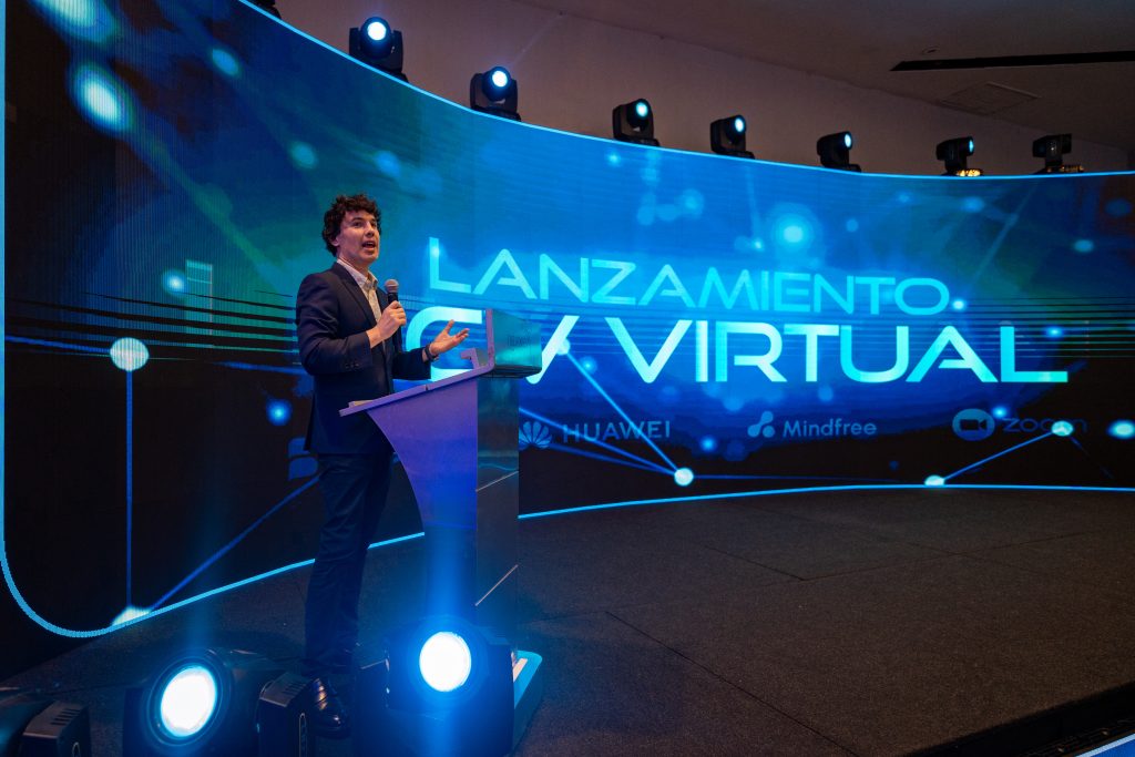 Cesar Acuña en el lanzamiento de la UCV VIRTUAL. 