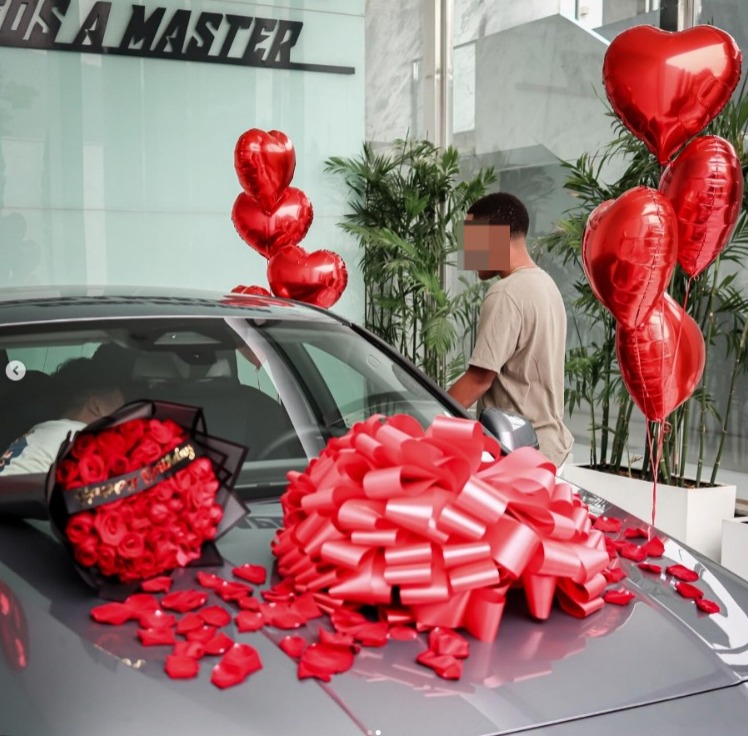 Jefferson FarfÃ¡n le regalo auto a su hijo